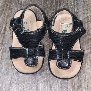 Little girls itsy-bitsy size 4 black Jewel sandals